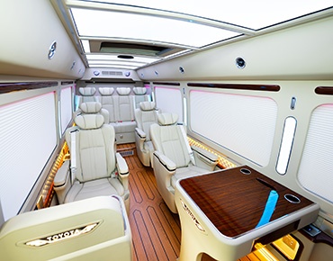 考斯特商務(wù)12座內(nèi)飾 (2)